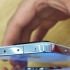 小米13远山蓝对比iPhone13pro远峰蓝，这质感真的一点不输啊，手感爆炸好！