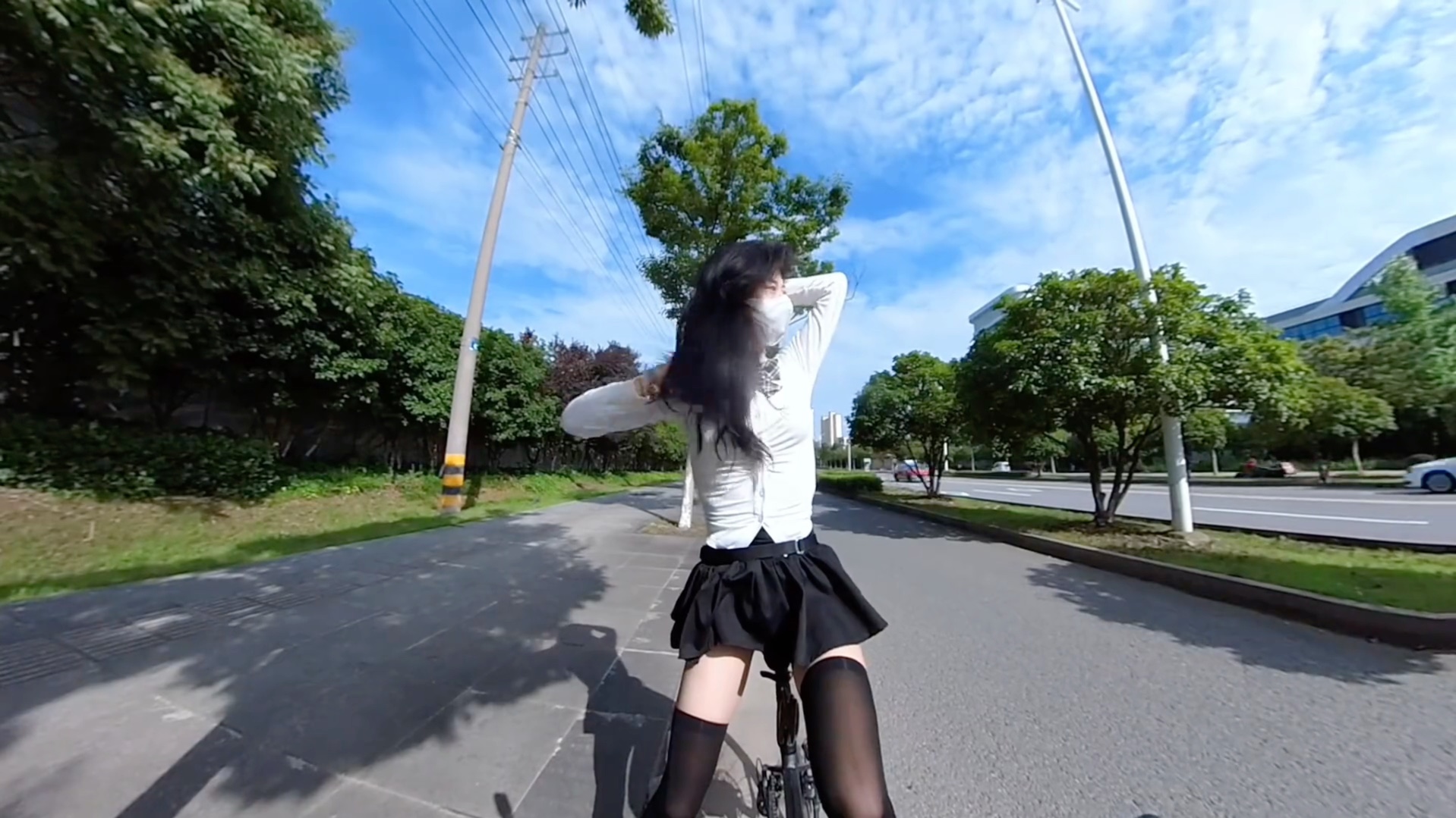 Which is your favorite set of daily cycling wear? Seriously, the effect of Light Harvest stockings on the body is great, you can't even tell you're wearing them, they are too comfortable, breathable and non-sticky, and sweating doesn't affect the aesthetics.