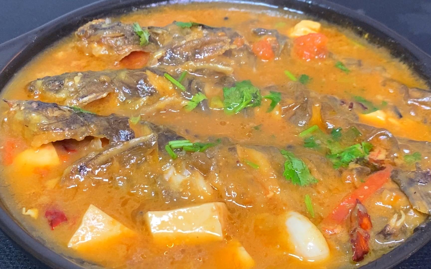 黄骨鱼烧豆腐的家常做法，肉质鲜嫩无腥味，营养美味又暖胃