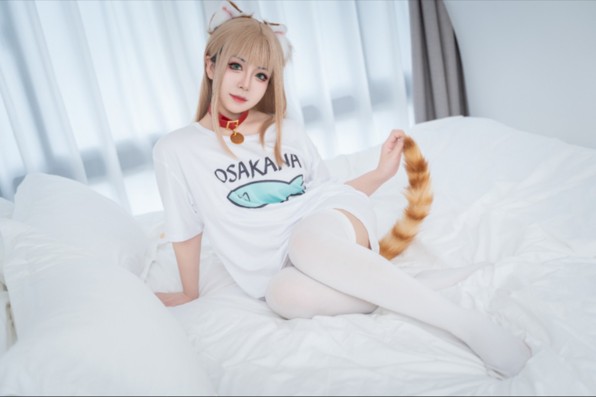 I should've woken up early and watched Catwoman. I'd have been sick all day if I hadn't watched Catwoman.