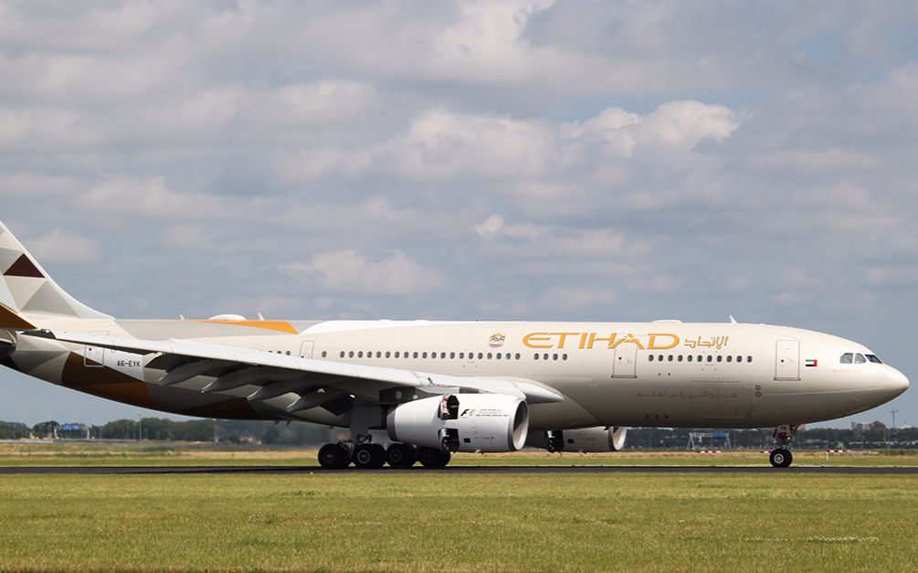 阿联酋阿提哈德航空 空客a330-200客机荷兰史基埔机场降落