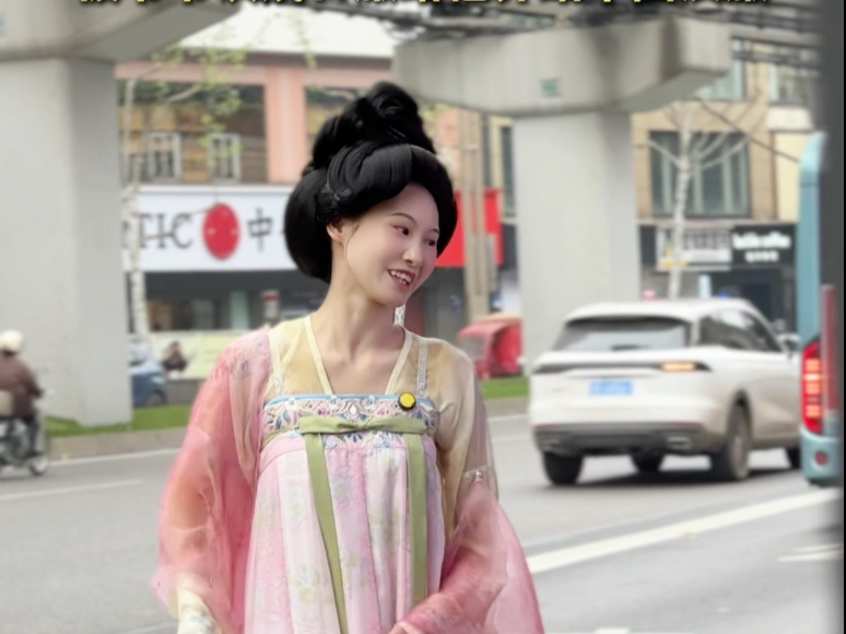 被老爷爷说汉服是日本衣服，鼓起最大勇气给他介绍汉服