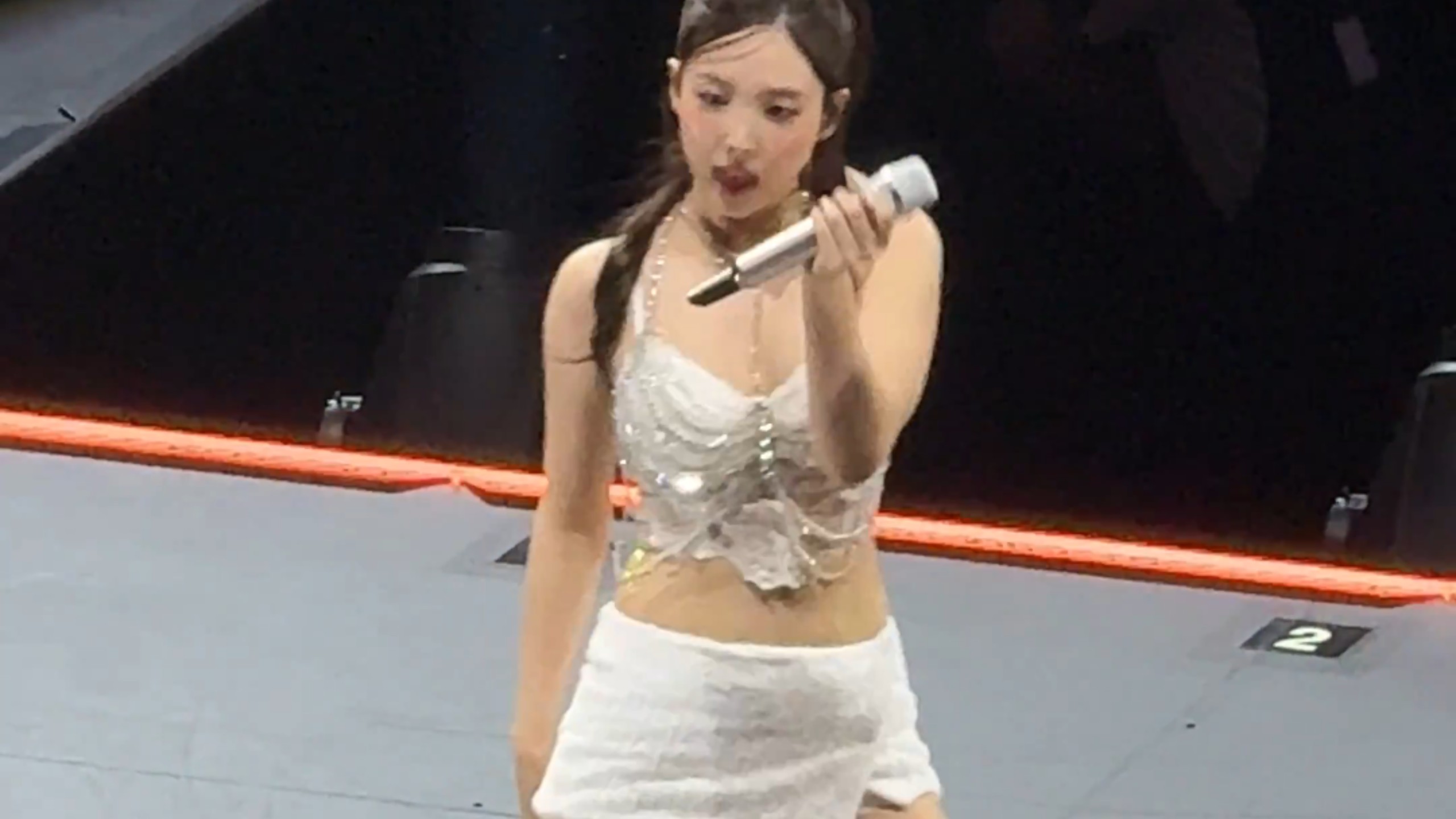 260417 林娜琏 - set me free