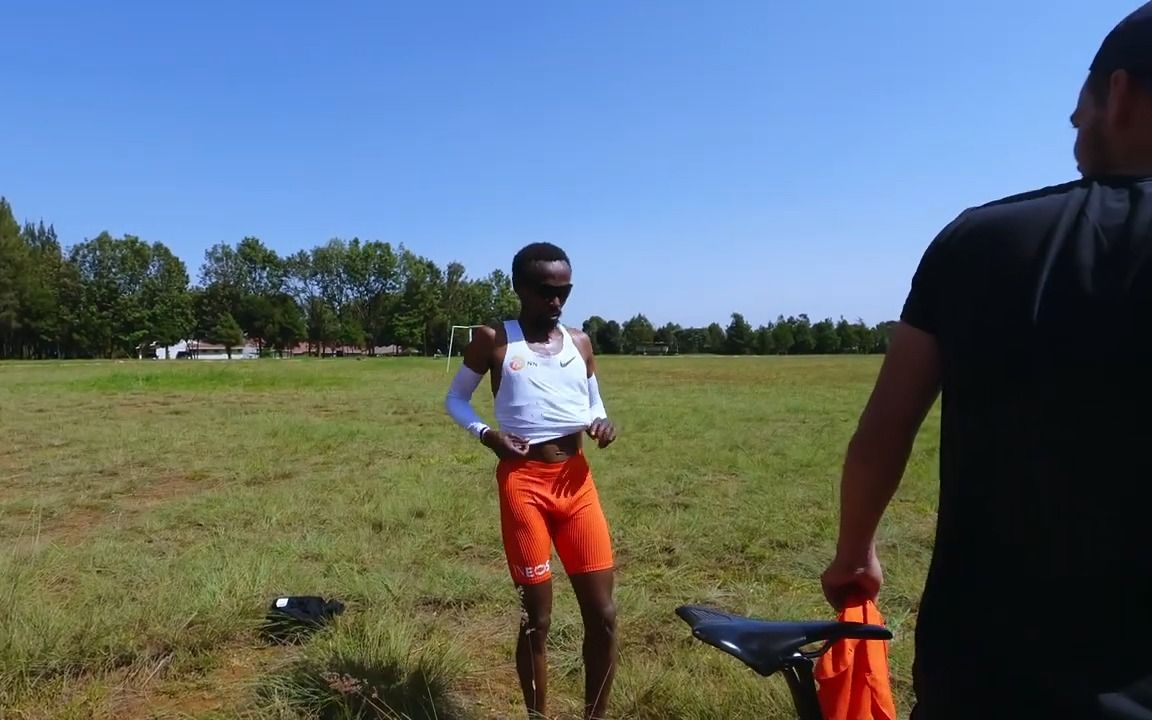 奥运银牌得主Abdi Nageeye的12x1200m训练, 以及训练前的一些交流