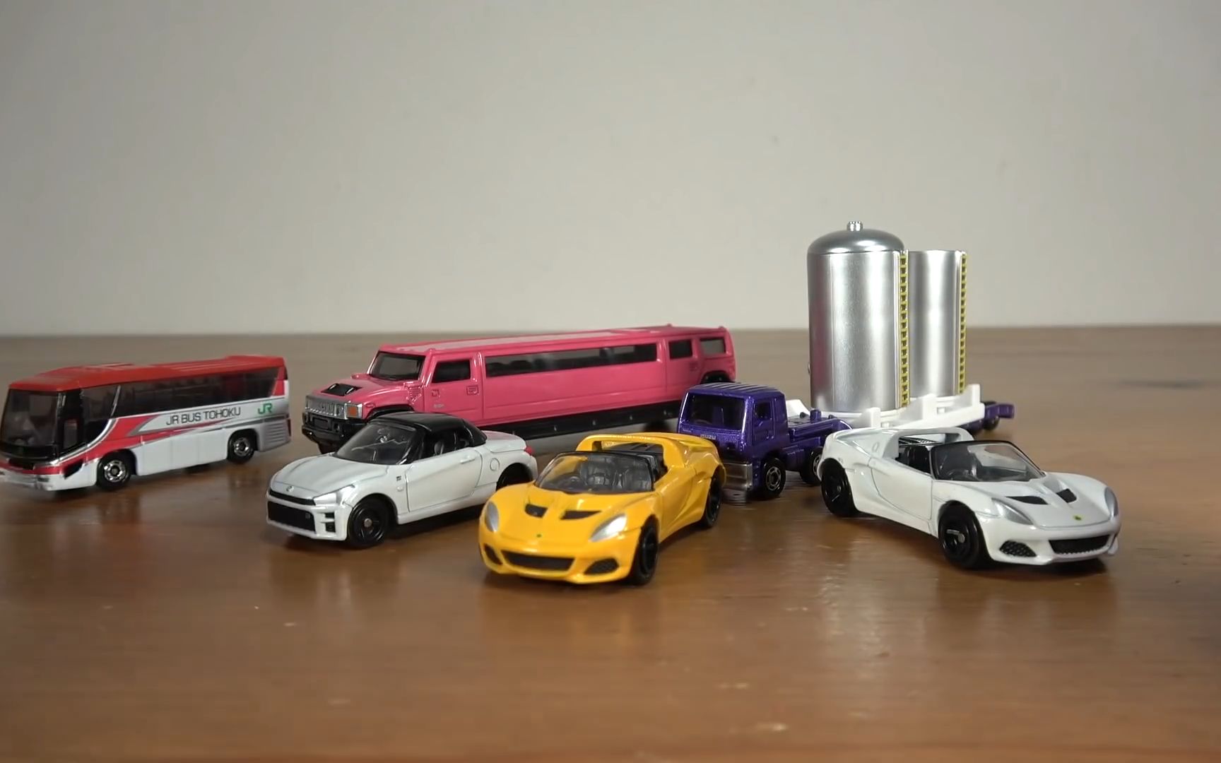 没有存在感的12月新车2021年12月多美卡红白盒系列开箱