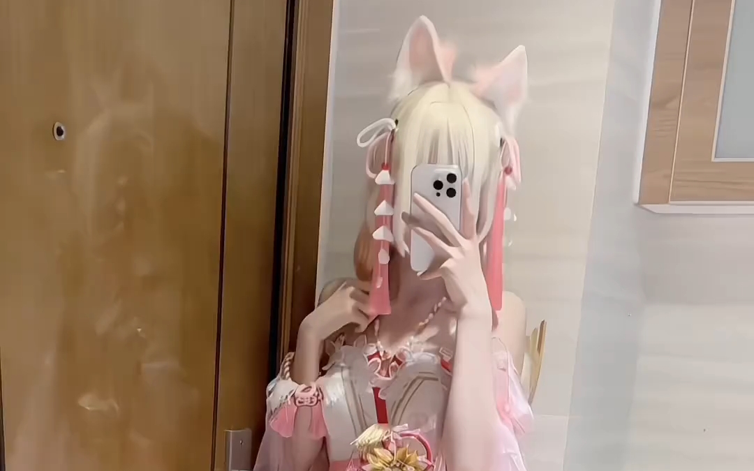 Why are you ignoring me? I'm a kitten too.