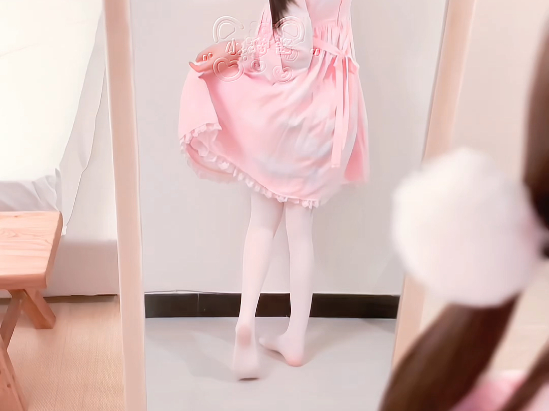 The cat doesn't provide a service. It provides itself.