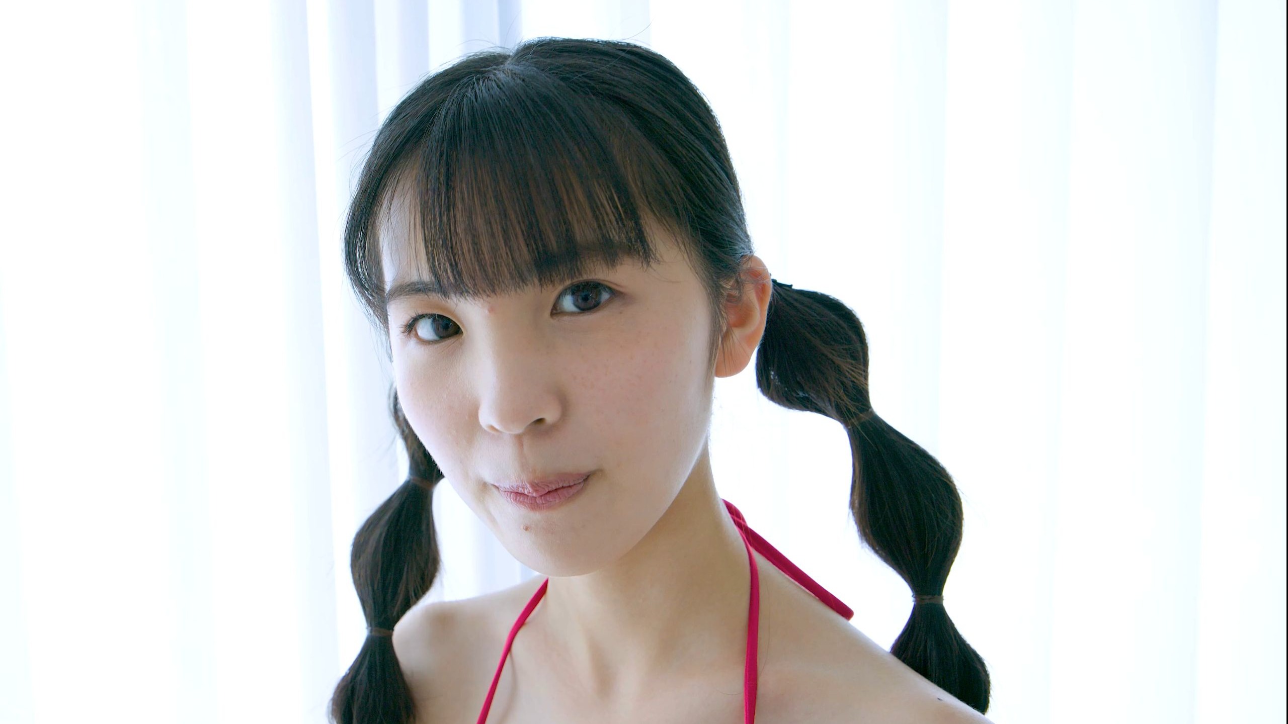 Ami Marabe's double ponytails and beautiful shoulders appear [4K quality].