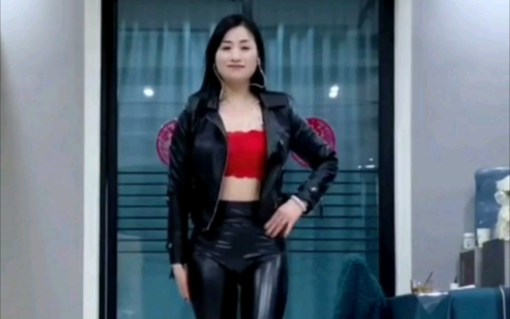 青青世界广场舞（皮裤套装）