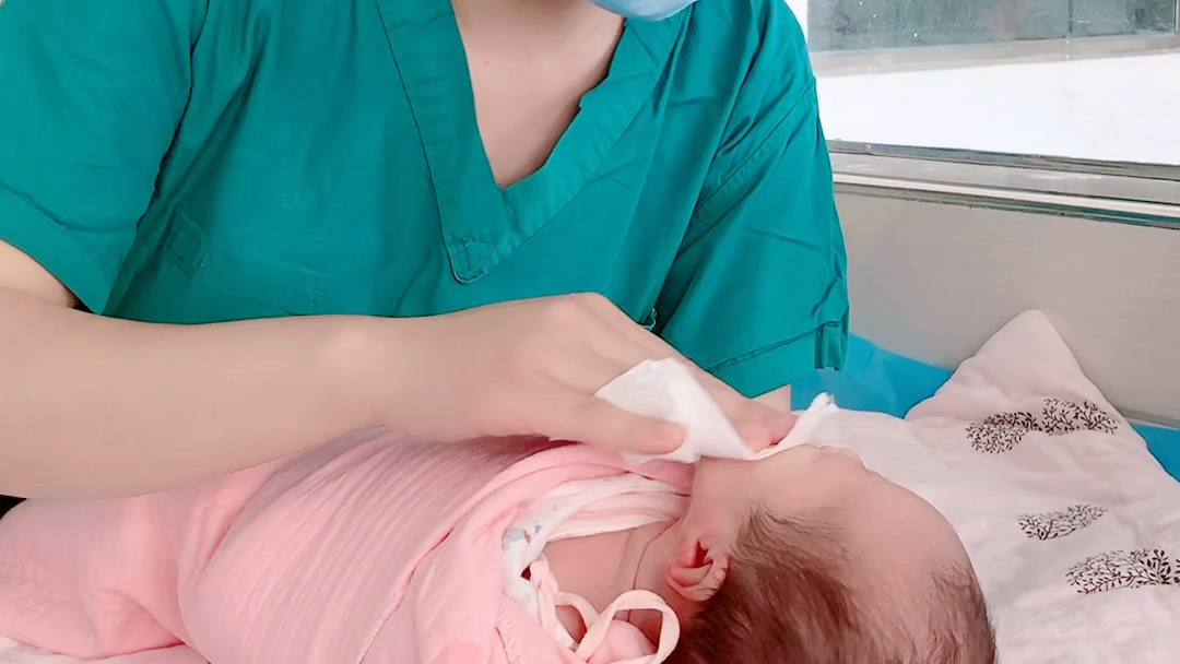 新生儿洗脸的正确方法