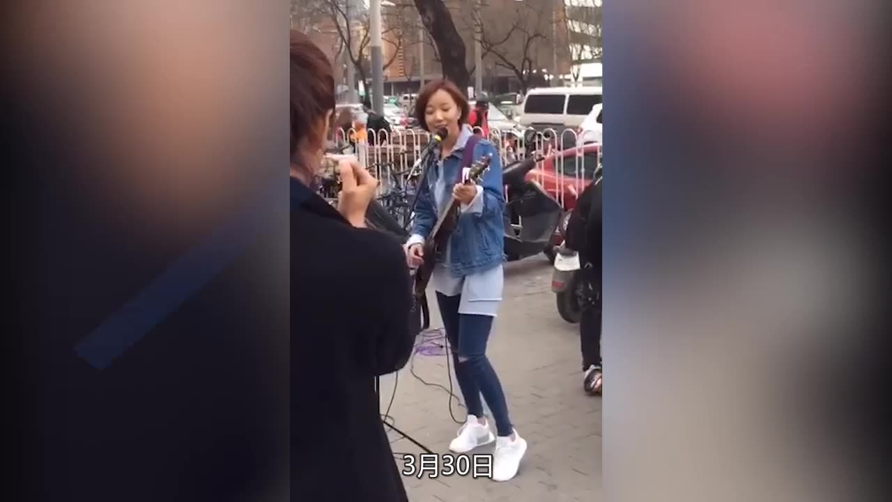 王珞丹街头“卖唱“ 网友：真的好敢玩