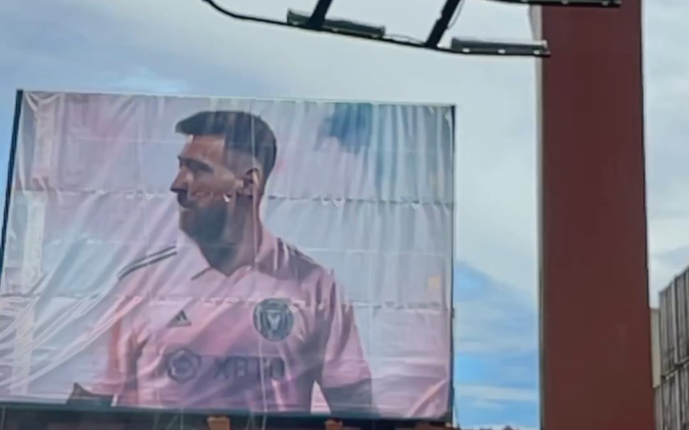 阿迪最新广告，就当庆祝球王梅西在迈阿密的第一粒进球！任意球绝杀，最终拿下比赛，Messi!!!!!!!!!!!