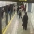 上海地铁15号线屏蔽门夹人事件
