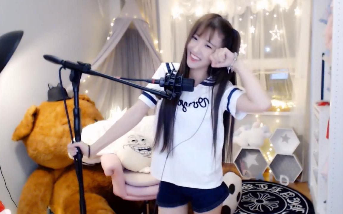 yy 典典 - 小小鹿图片