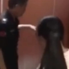 猥琐男在女厕所偷窥被抓