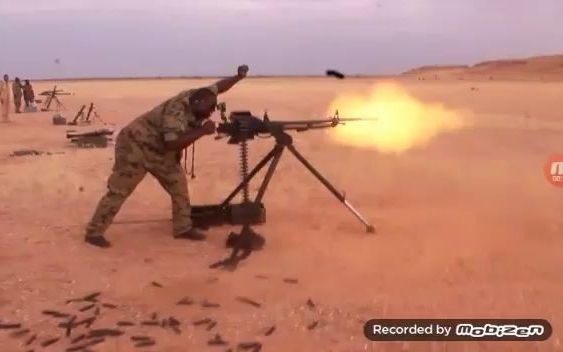苏丹士兵射击中国产W85重机枪