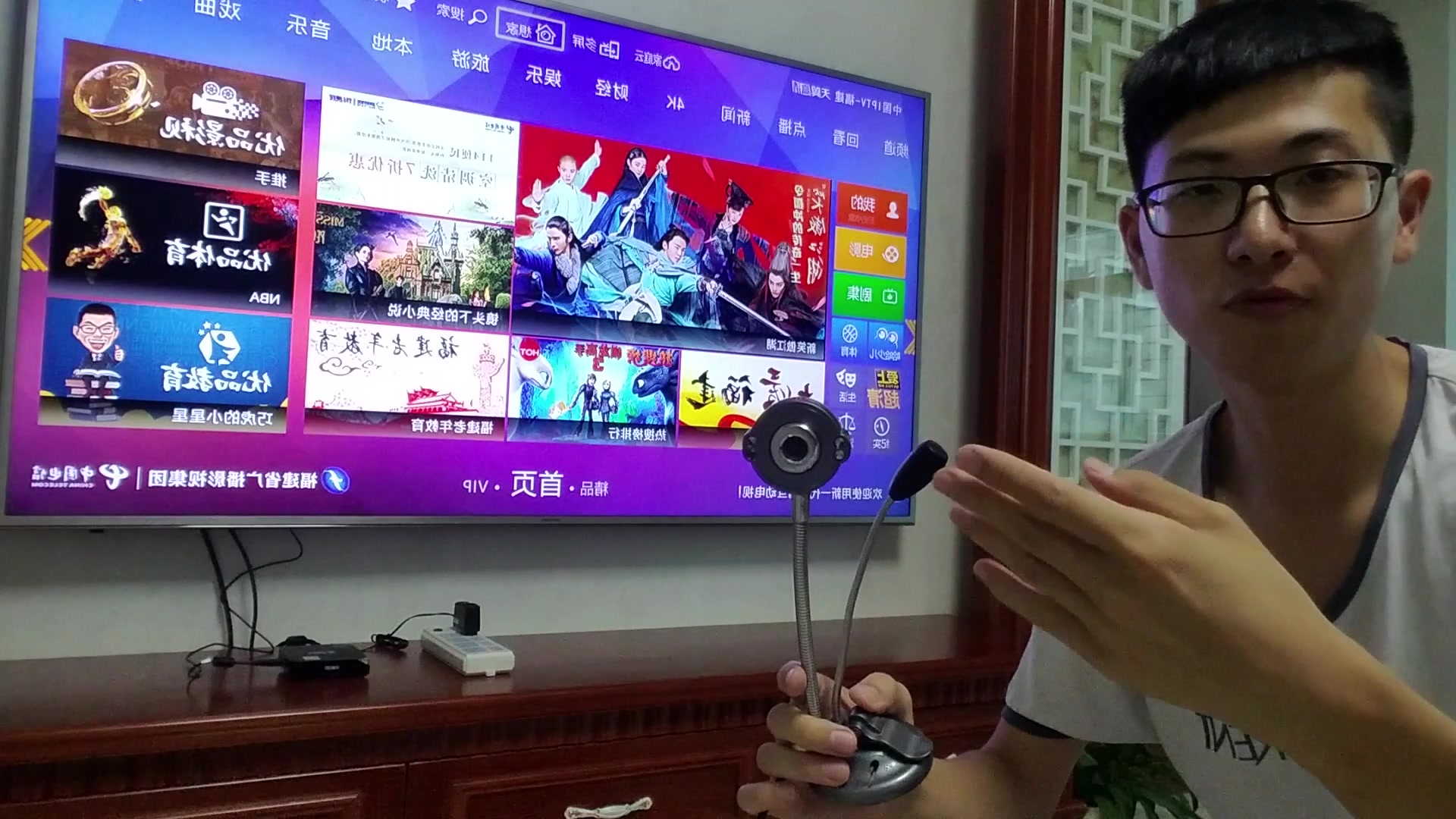 在75寸的电视上视频通话是一种什么样的体验