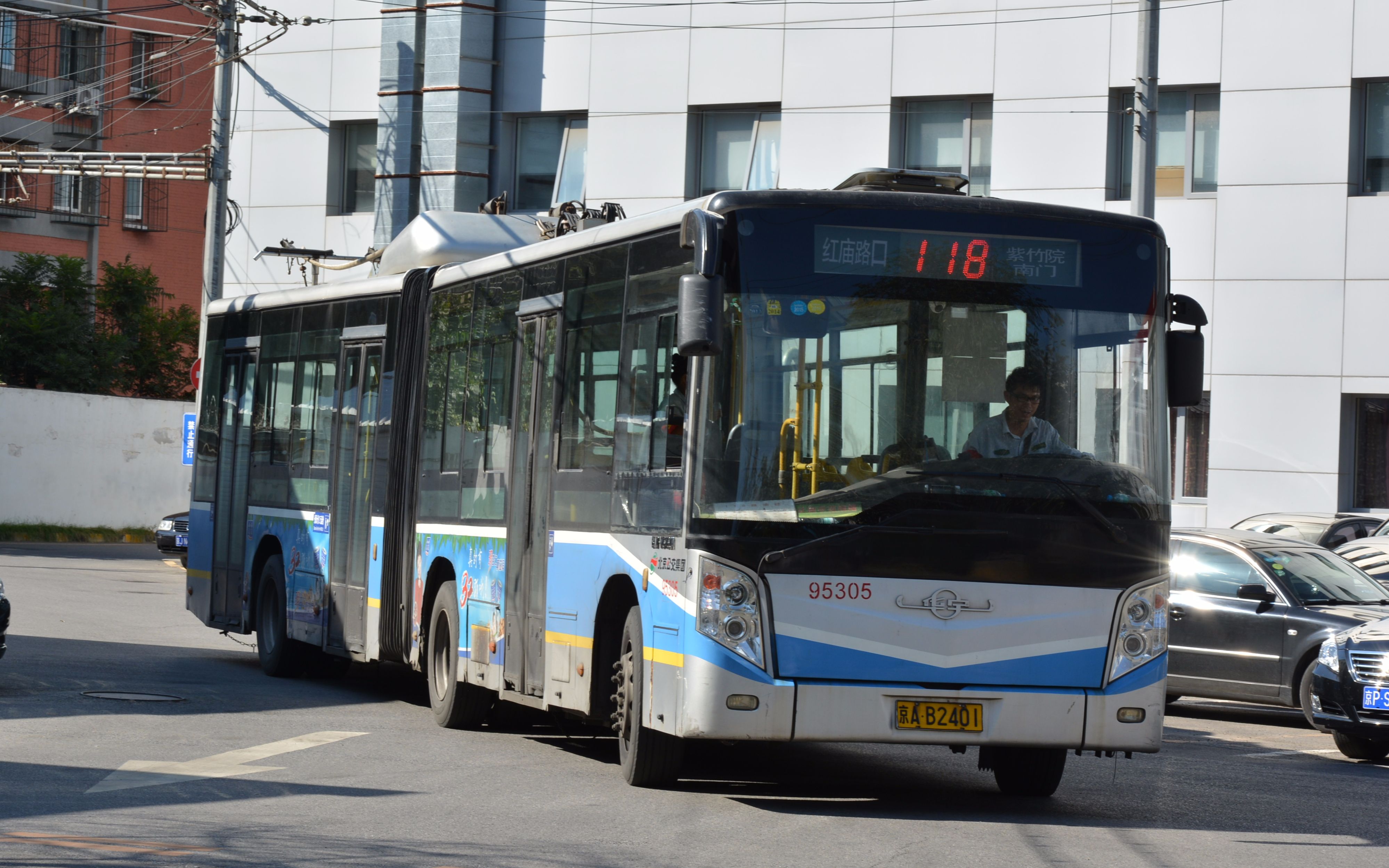 北京公交118路bjdwg-160a型无轨电车走行