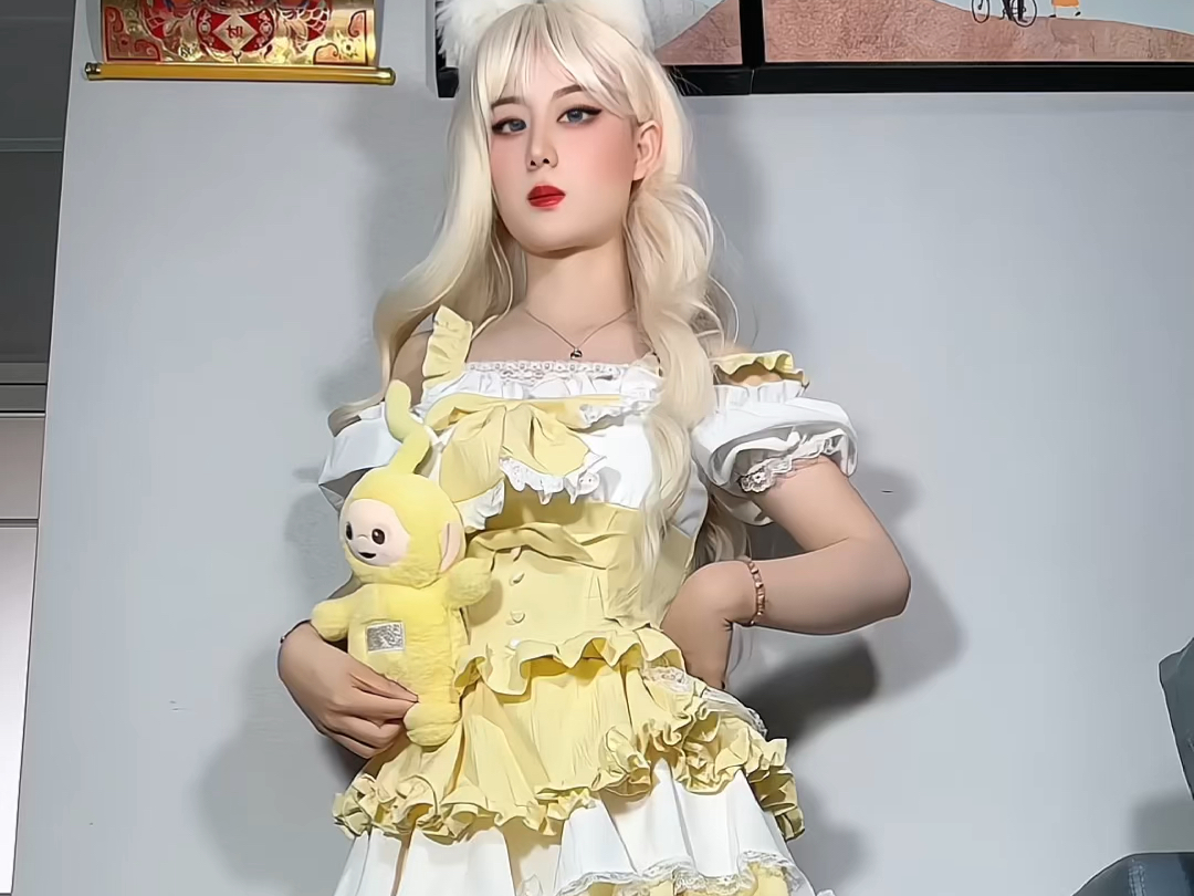 New Skin (Yellow Electronic Girlfriend)