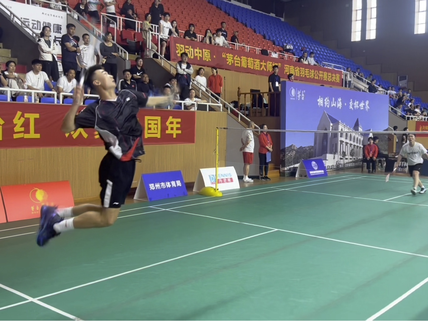 省退运动员VS高水平特招生，河南省羽毛球公开赛决赛现场