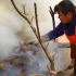 实拍重庆农村熏腊肉，传统的制作方法，放一年都不会坏！