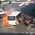 公交车突然起火爆燃，满载50人疯狂逃生，这3分钟实在太惊险……