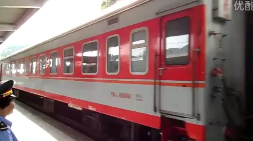 武局江段HXD3C 0207牵引客列K390次阳平关站五道停车