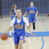 UCLA 女篮训练 - 传球