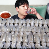 韩国富二代吃海鲜小零食，在中国稀烂贱的东西，他还吃的津津有味
