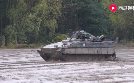 德国，黄鼠狼步兵战车性能展示