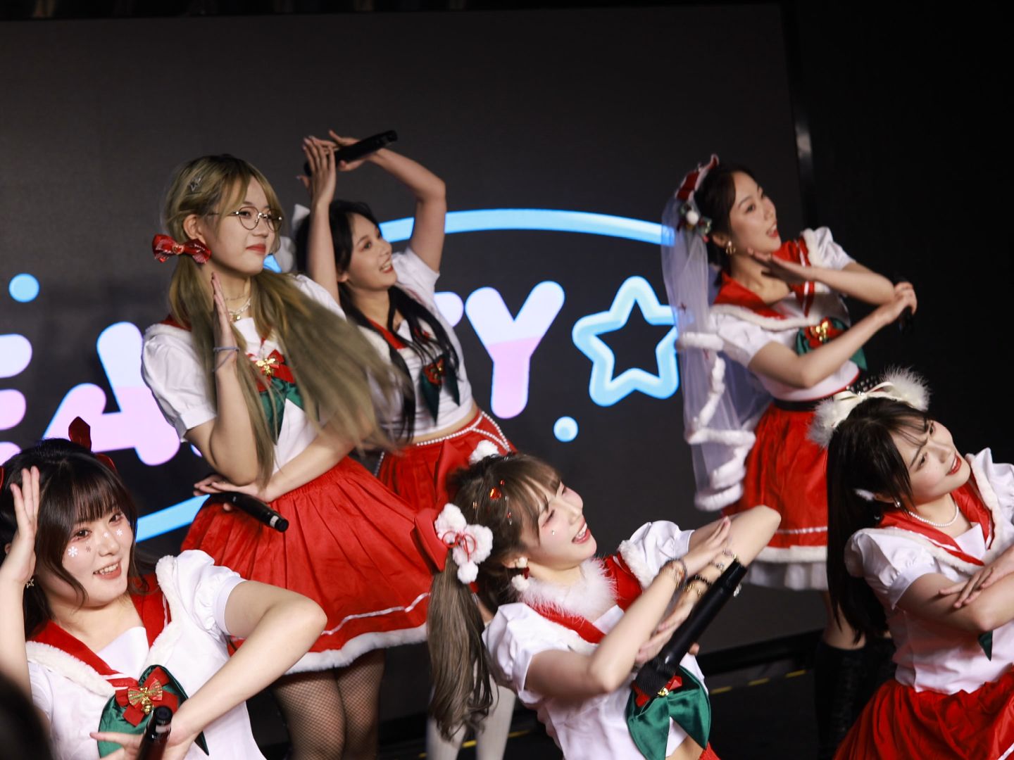 [Wang Shuang, Li Zhao, Susanna Yang, Lu Yi, Pan Luyao, Qu Chenyu] This is the real TeamX 『2023.12.24 at Zhaofeng』.