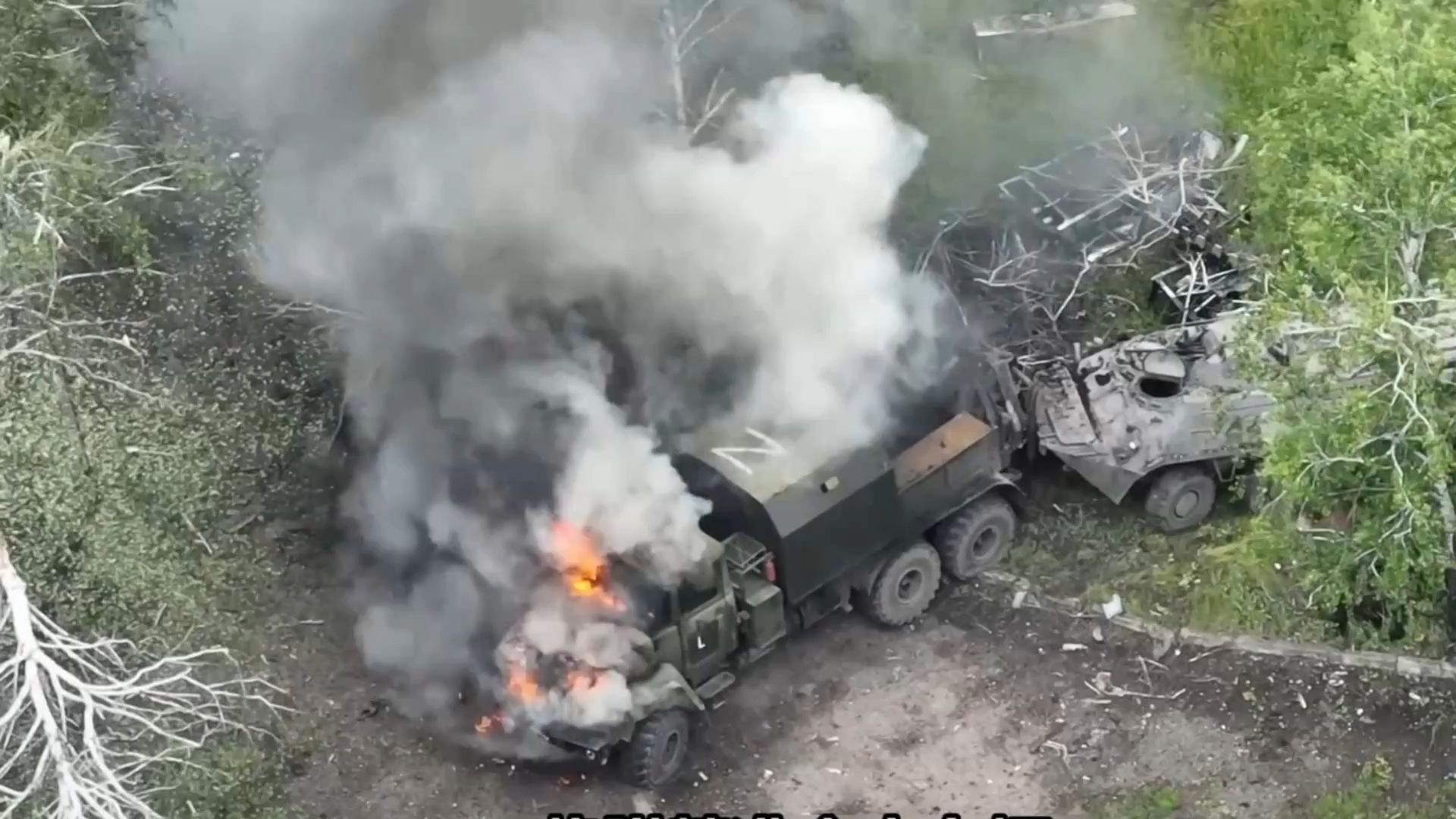 俄乌战场高清记录：无人机与155毫米榴弹炮协同作战，太猛烈了