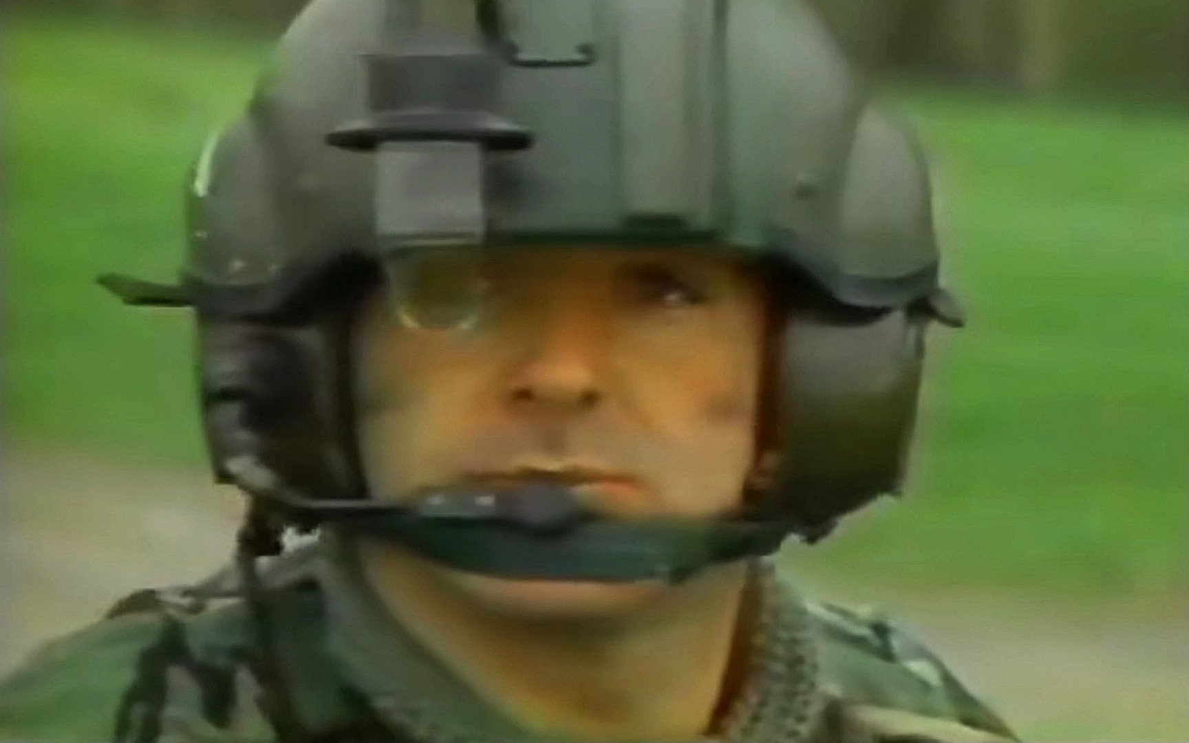 【自译中字】80年代就用上头盔瞄准的地空导弹— 英国履带式“迅捷剑”地对空导弹系统