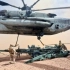 CH-53E超级种马直升机吊装4,200公斤的M777榴弹炮