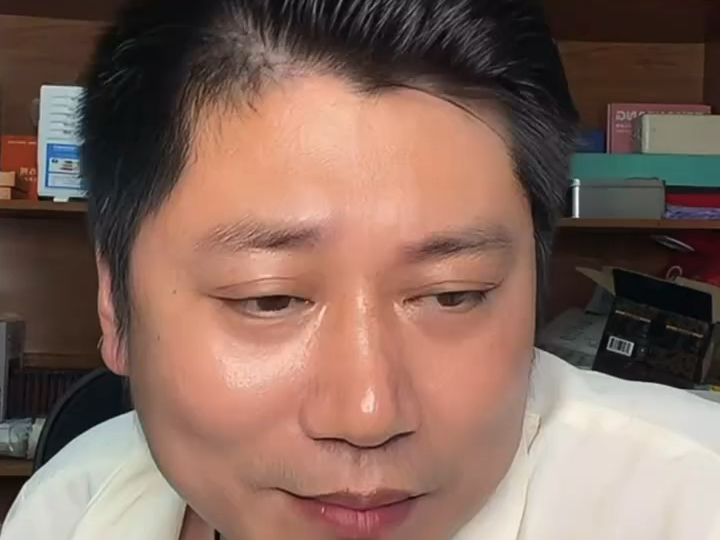 十三哥分享 柬埔寨 缅北园区 一个同胞 当兵的从园区逃跑回国，感谢天地了，缅北在开战 混乱，都在清除电诈园区，希望同胞们早日能回国与家人团圆