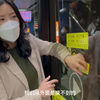 地铁站台玻璃广告是怎样贴的？坐地铁天天坐，我们来科普一下地铁广告小知识，设计师一定要看喔！玻璃橱窗的应用方案来咯