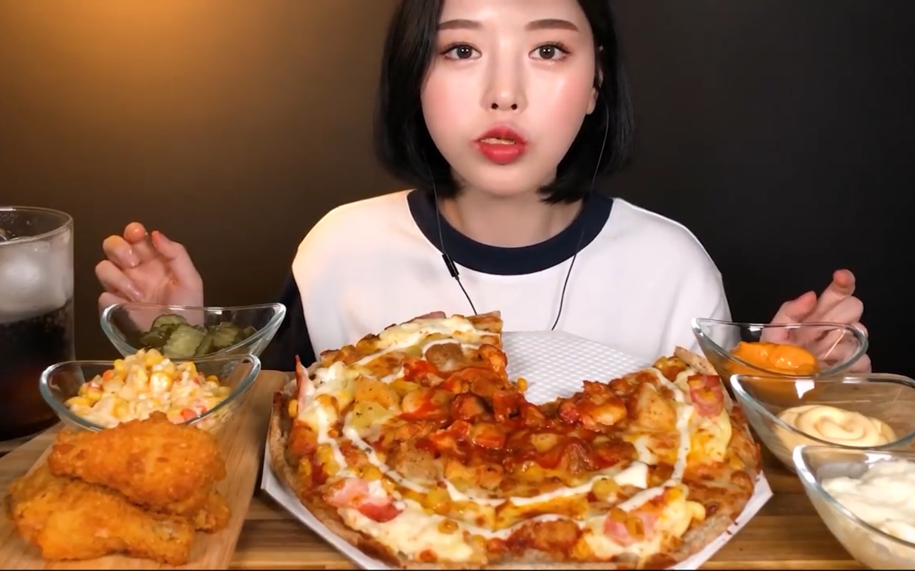 【Eat with boki】 芝士培根披萨+炸鸡