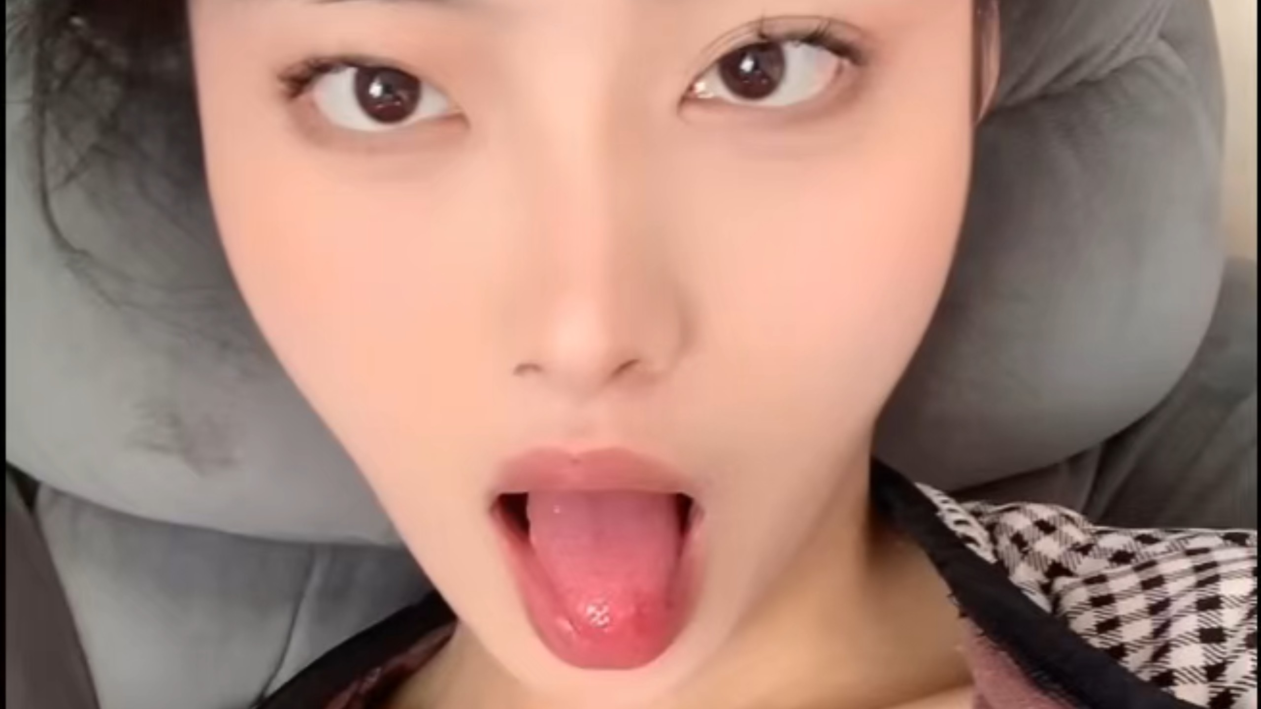 Contrast Girl in Changsha, Hunan