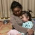 中国外孙女来老挝外婆家第三天发烧了，可把老挝外婆心疼坏了！