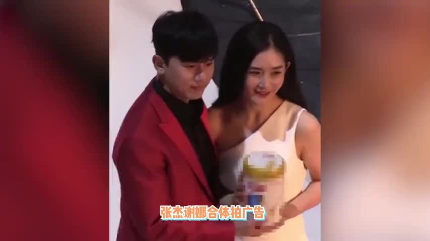 张杰谢娜合体拍广告,三个小女儿在现场乖巧等待,一家