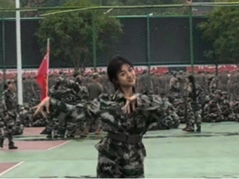 军训求雨，就要跳小雨……