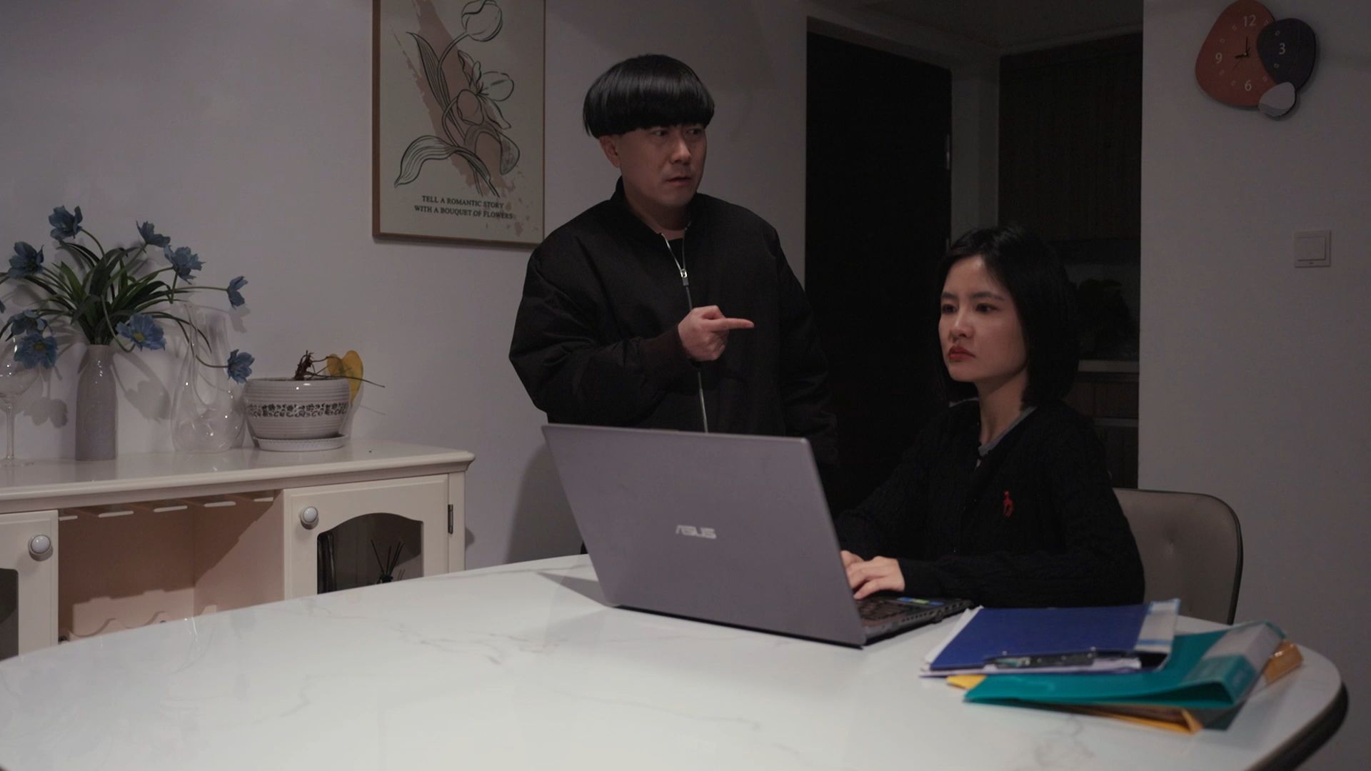 陈翔六点半：客厅一定不能装声控灯的原因