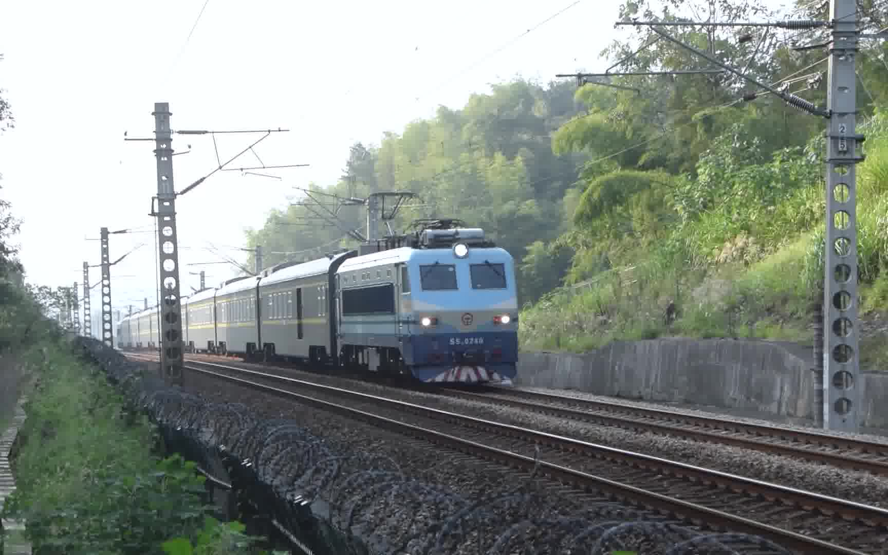【拍车】SS8“动车组”下行通过石长线花果山村附近，益阳西站接近