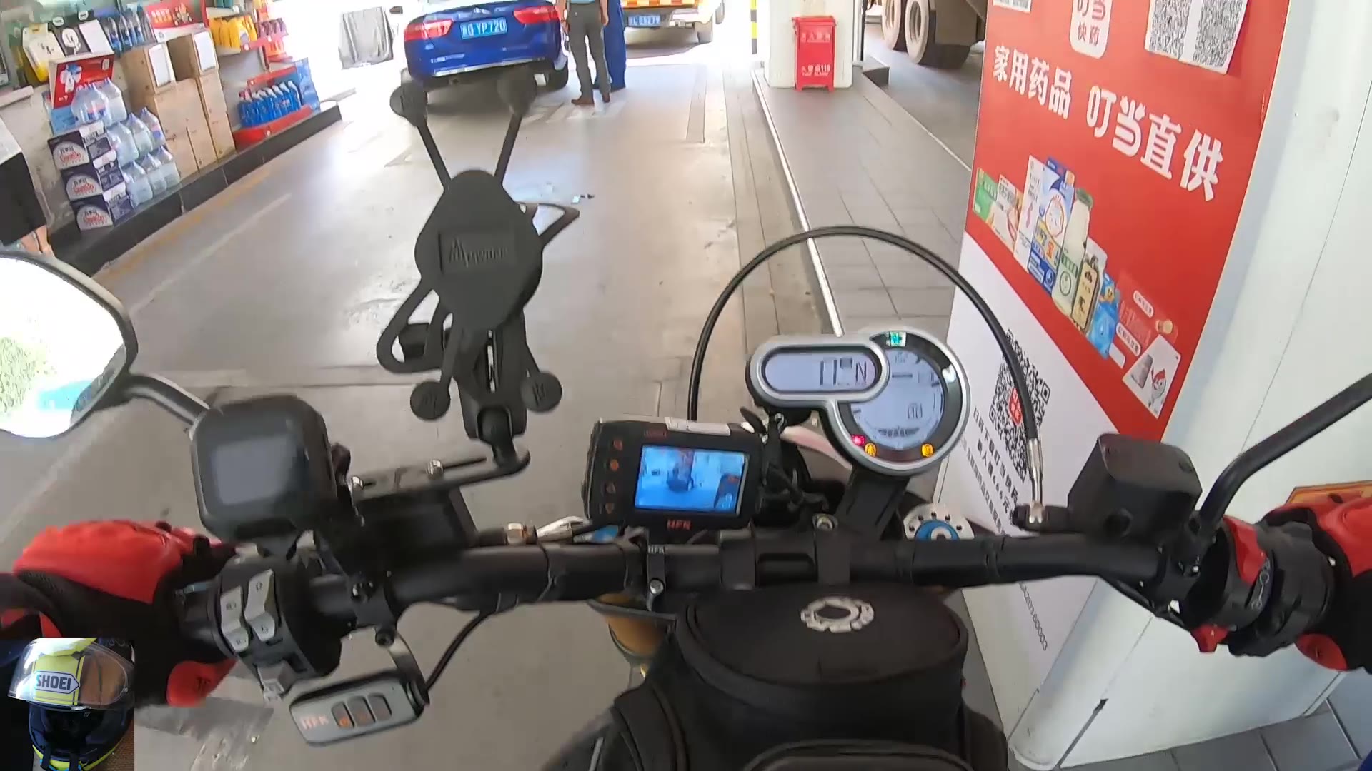 【MotoVlog】#24 大摇大摆闯红灯的四轮 上期的瓜