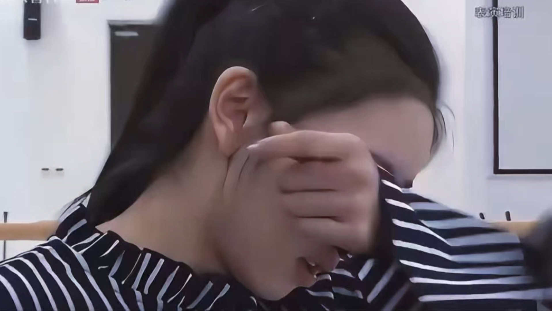 天哪完全理解当年张艺谋等了她两年……