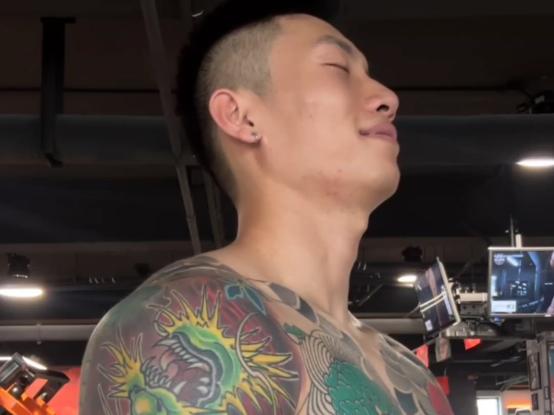 25 719 后面打plane被钛了一小会。