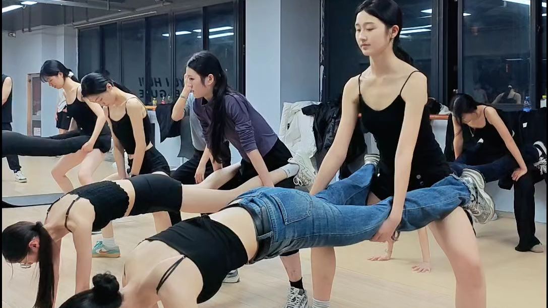 服装表演艺考训练课2025.11.30