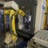 发那科10id工业机器人工厂实拍，运用夹具快换机构实现一台机器人搭配两台加工中心上下料生产。