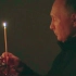 俄罗斯全国哀悼日，普京在教堂中为恐怖袭击中丧生的人们默哀，民众纷纷前往事故现场献花
