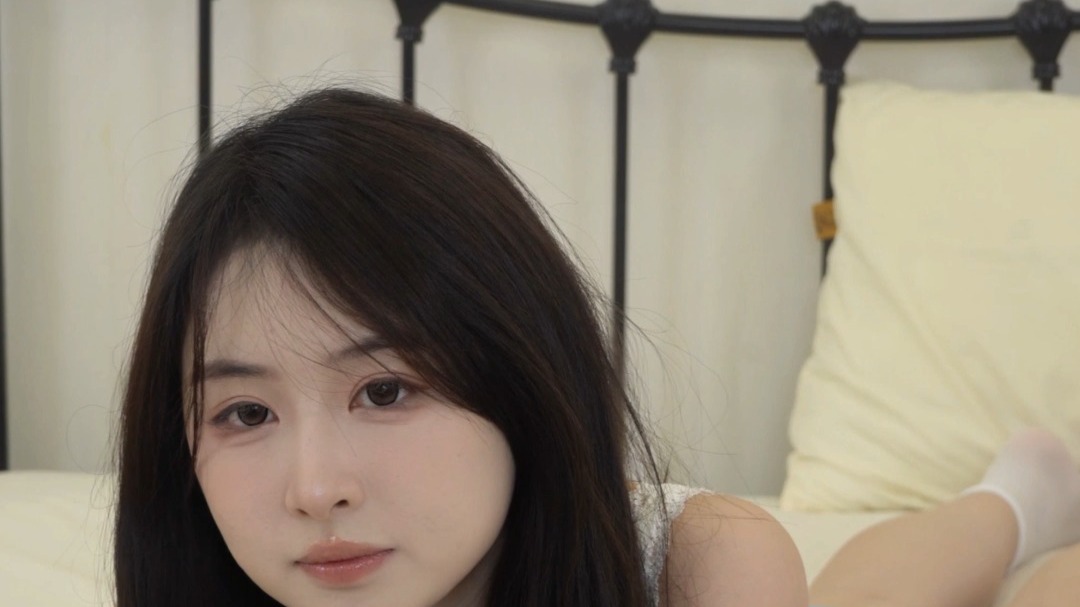 校花级女大，兼职模特约拍 时薪1k